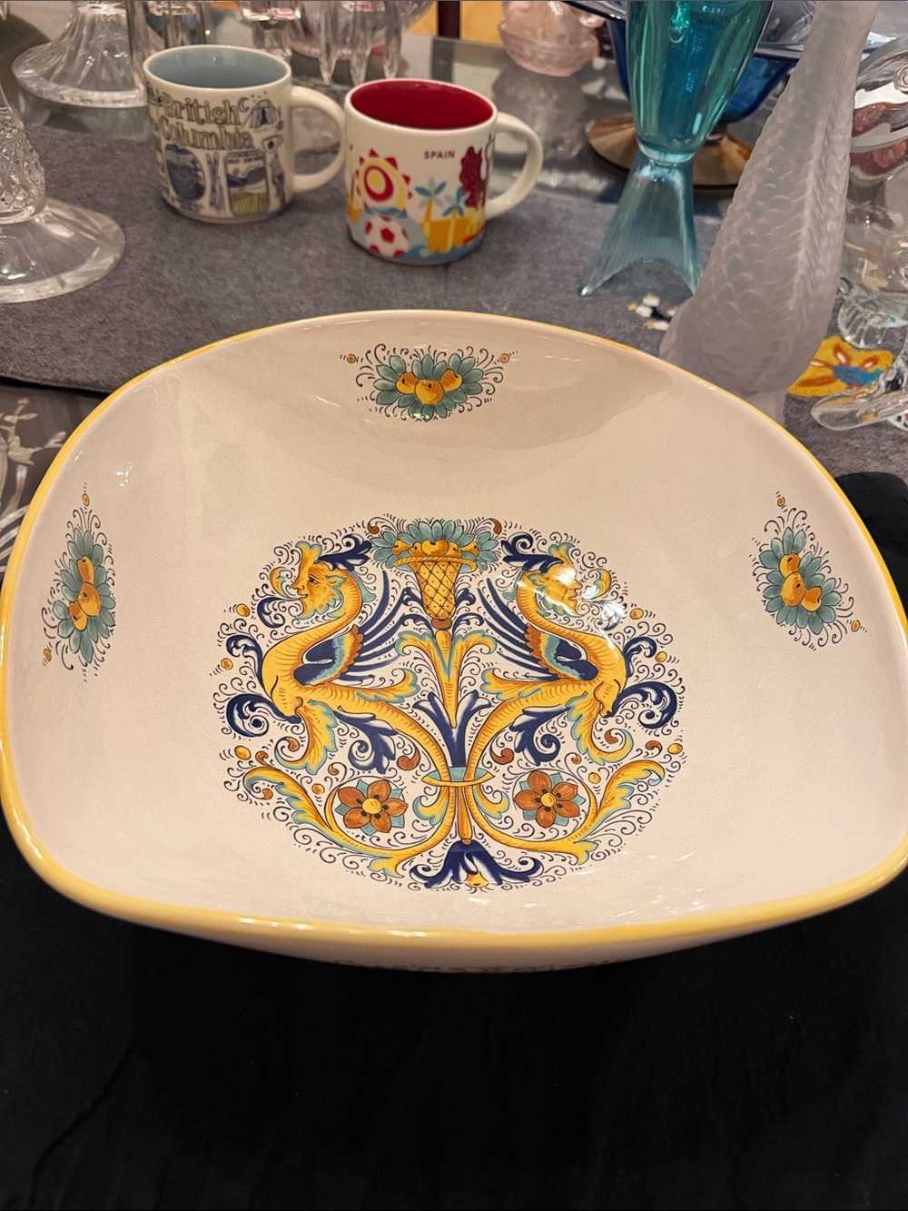 Collectible  hand-painted Italian Deruta Raffaellesco bowl dragon motif
